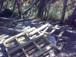 PALETS Y BASURA POR DOQUIER